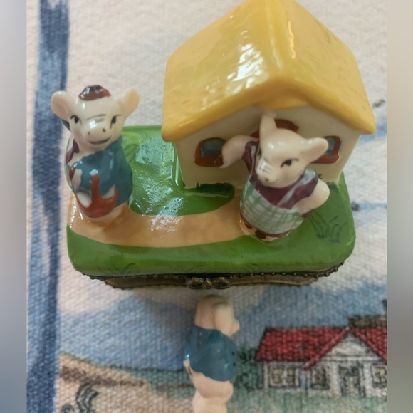3 Little Pigs Trinket Box & Trinket - Picture 4 of 14